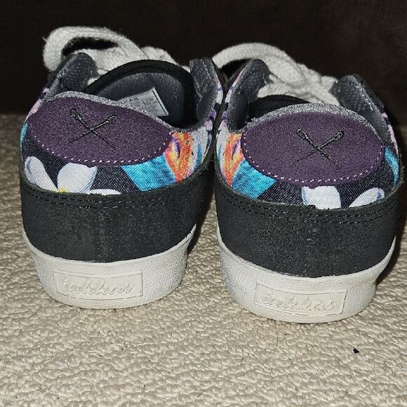 Inkkas Black and White Artistic Sneakers - Picture 4 of 10